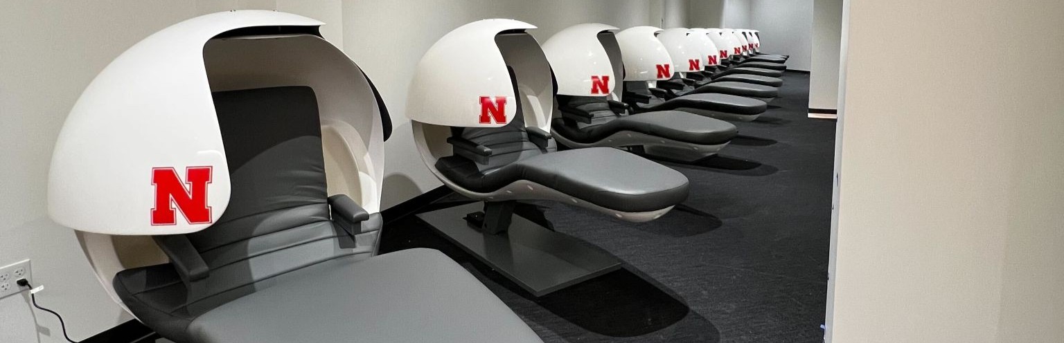 An image of a long row of MetroNaps EnergyPod nap pods in a hallway.